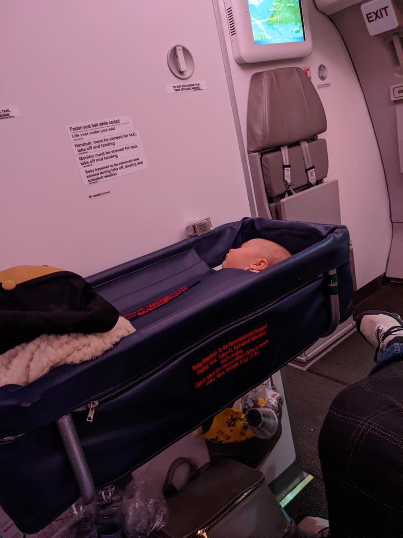 Berceau Spécial Bébé Dans L'avion Sécurité Des Bébés Pendant Le Vol